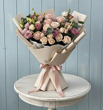 Букет цветов из:  Розы и Лизиантусы в Советской Ставропольского края