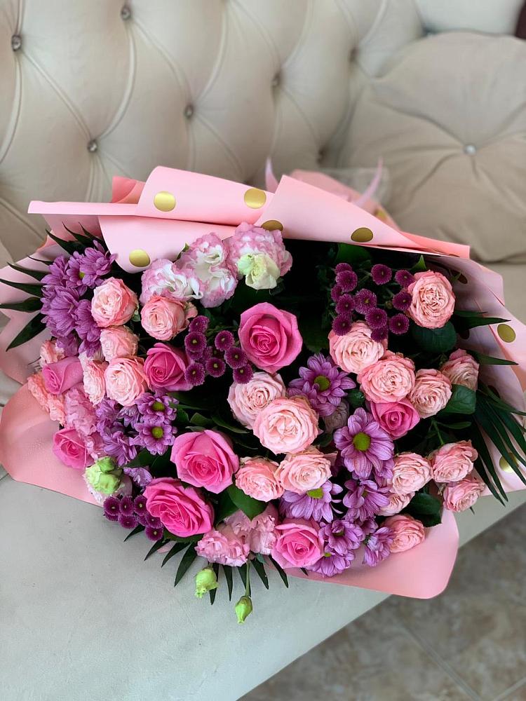 Букет цветов из: Хризантемы, Розы и Лизиантусы в Советской Ставропольского края