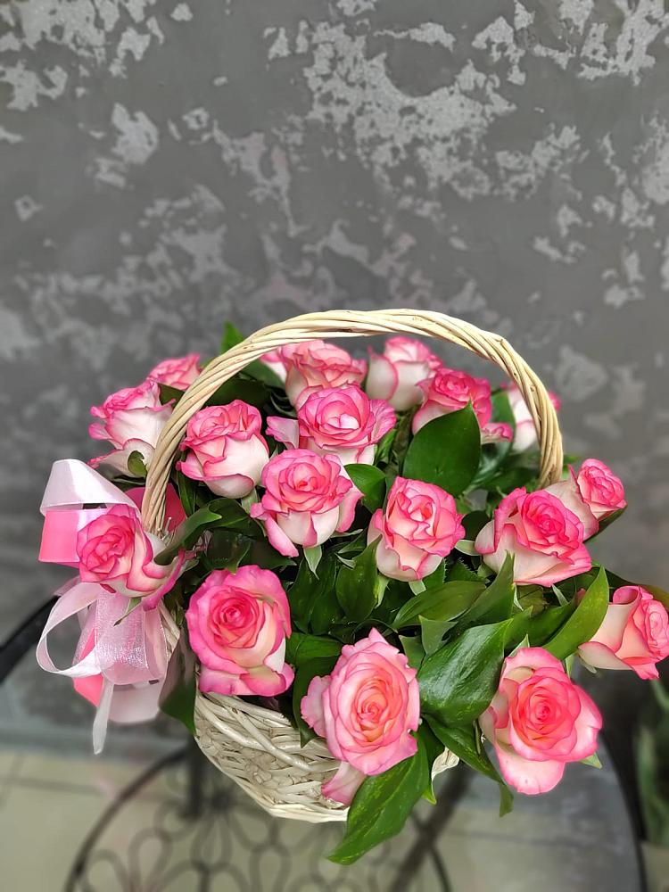Цветочная композиция из Розы в корзине в Советской Ставропольского края