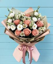Букет цветов из:  Розы, Альстромерии и Лизиантусы в Советской Ставропольского края