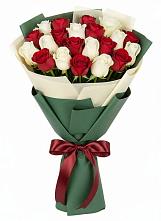 Букет Микс из красных и белых роз в Советской Ставропольского края