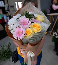 Букет цветов из:  Герберы, Розы и Хризантемы в Советской Ставропольского края