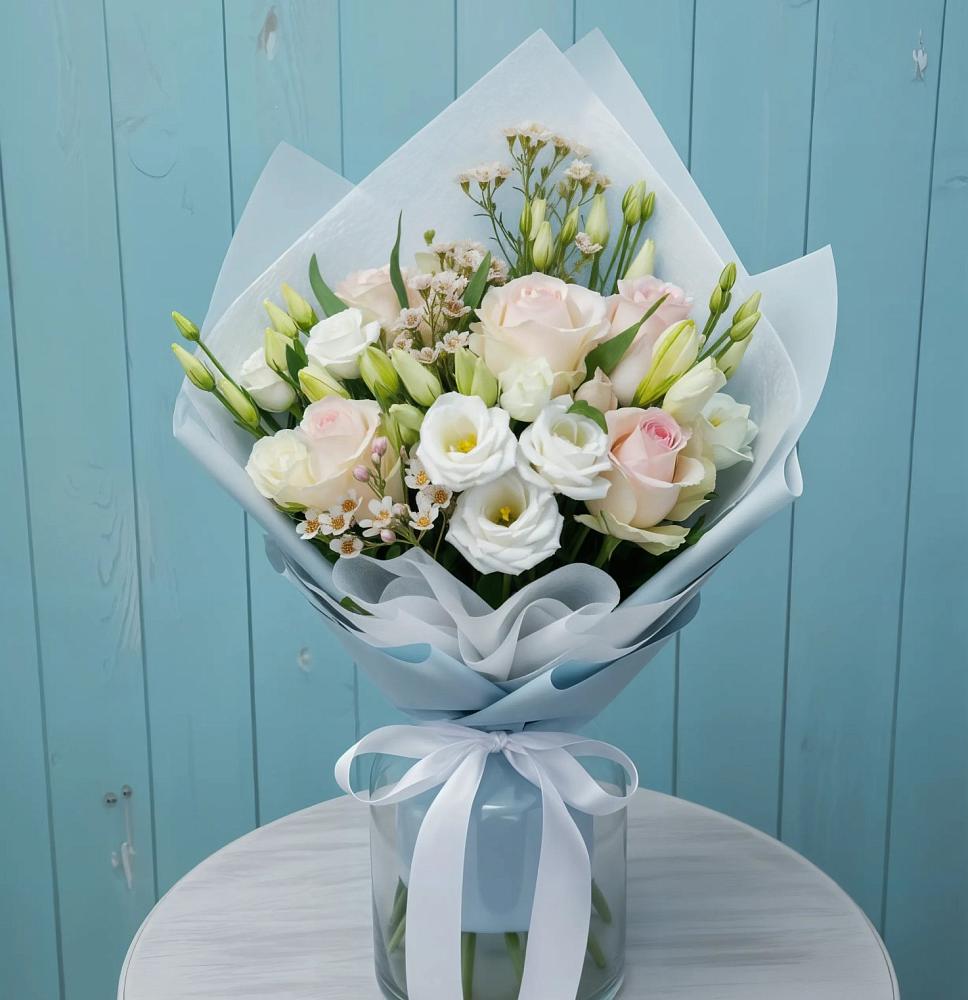 Букет цветов из: Розы и Лизиантусы в Советской Ставропольского края