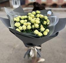 Букет Белые кустовые розы Солинеро в Советской Ставропольского края