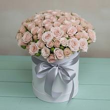 Цветочная композиция из Розы в шляпной коробке в Советской Ставропольского края