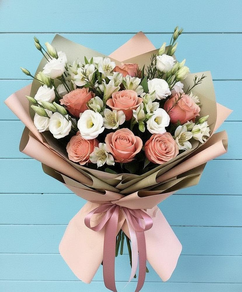 Букет цветов из: Розы, Альстромерии и Лизиантусы в Советской Ставропольского края