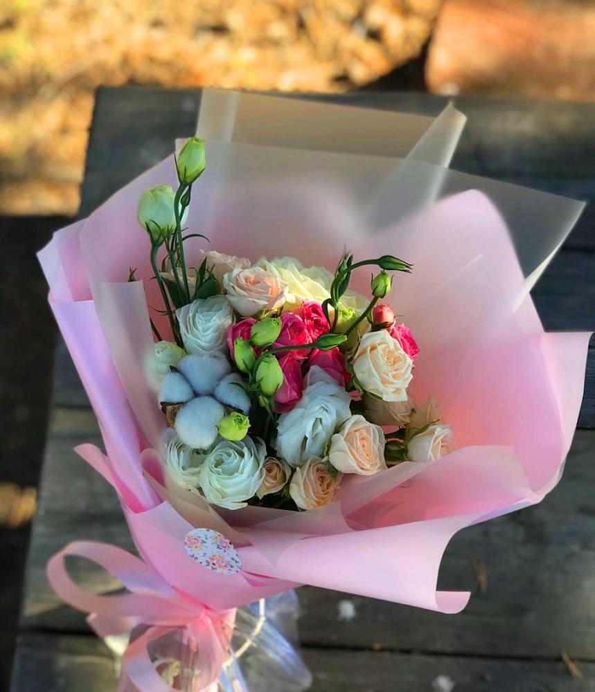 Букет цветов из: Розы и Лизиантусы в Советской Ставропольского края