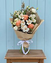 Букет цветов из:  Альстромерии, Лизиантусы, Розы и Хризантемы в Советской Ставропольского края