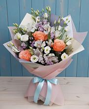 Букет цветов из:  Лизиантусы, Розы, Альстромерии и Гипсофила в Советской Ставропольского края