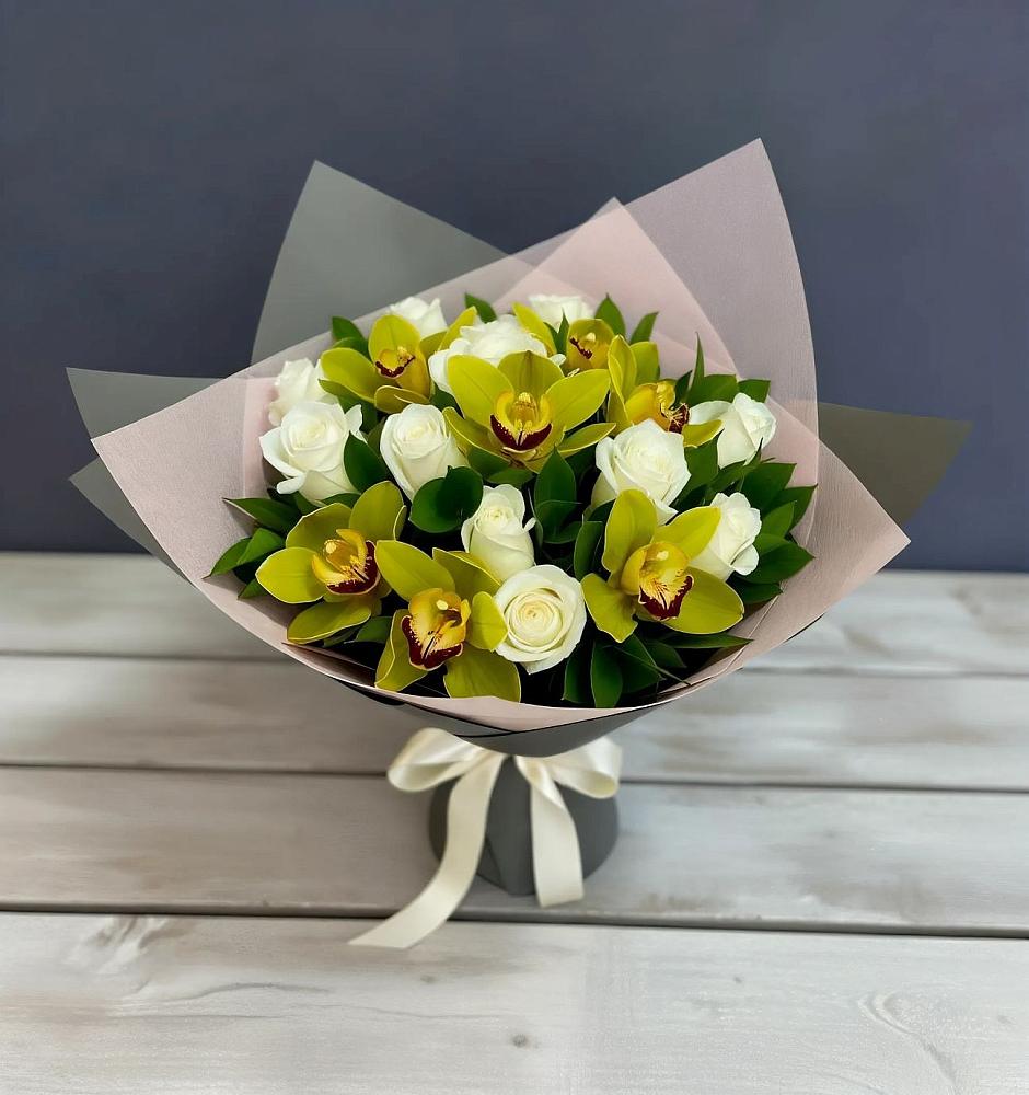 Букет цветов из: Орхидеи и Розы в Советской Ставропольского края