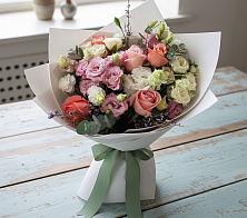 Букет цветов из:  Розы, Лизиантусы и Гвоздики в Советской Ставропольского края