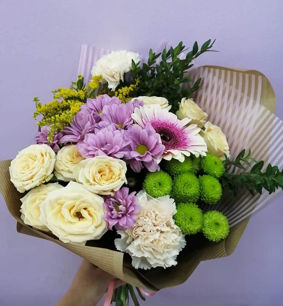 Букет цветов из: Хризантемы, Розы, Гвоздики и Герберы в Советской Ставропольского края