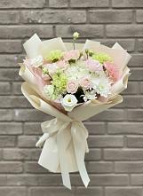 Букет цветов из:  Гвоздики, Розы, Лизиантусы и Хризантемы в Советской Ставропольского края