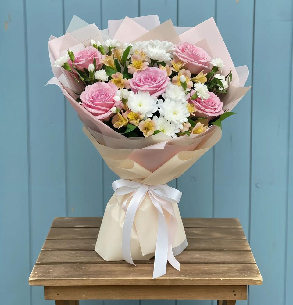 Букет цветов из: Гвоздики, Орхидеи и Розы в Советской Ставропольского края