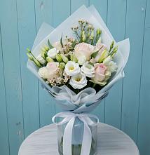Букет цветов из:  Розы и Лизиантусы в Советской Ставропольского края
