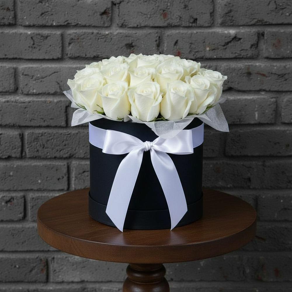 Цветочная композиция из Розы в шляпной коробке в Советской Ставропольского края