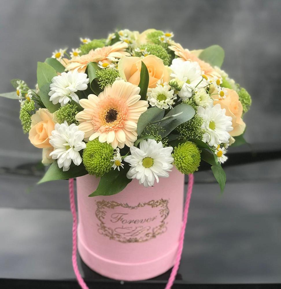 Цветочная композиция из Розы, Герберы и Хризантемы в шляпной коробке в Советской Ставропольского края