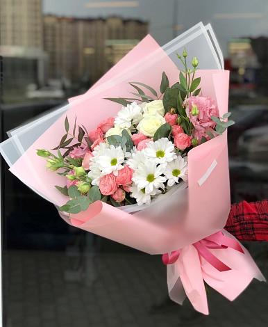 Букет цветов из: Розы, Лизиантусы и Хризантемы в Советской Ставропольского края