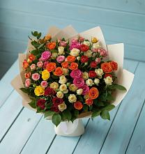 Букет Микс из разноцветных кустовых роз в Советской Ставропольского края