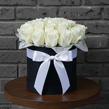 Цветочная композиция из Розы в шляпной коробке в Советской Ставропольского края