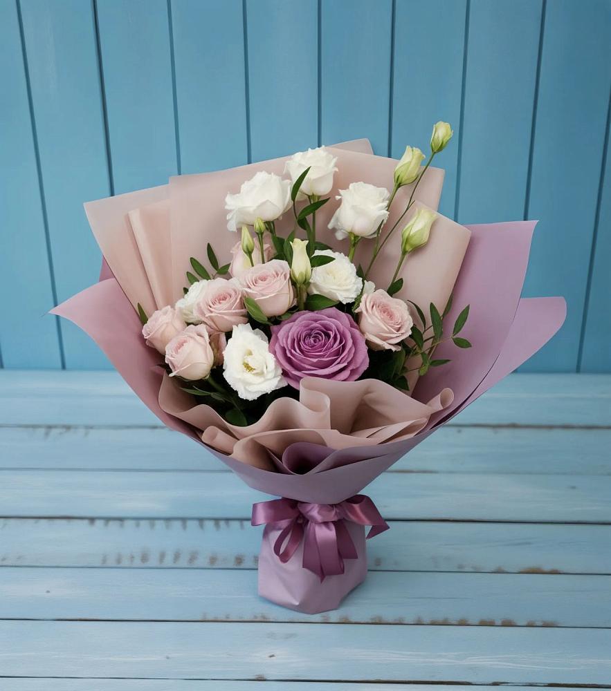 Букет цветов из: Розы и Лизиантусы в Советской Ставропольского края